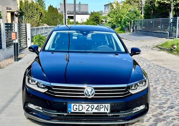 Volkswagen Passat cena 82500 przebieg: 108500, rok produkcji 2017 z Gdańsk małe 497